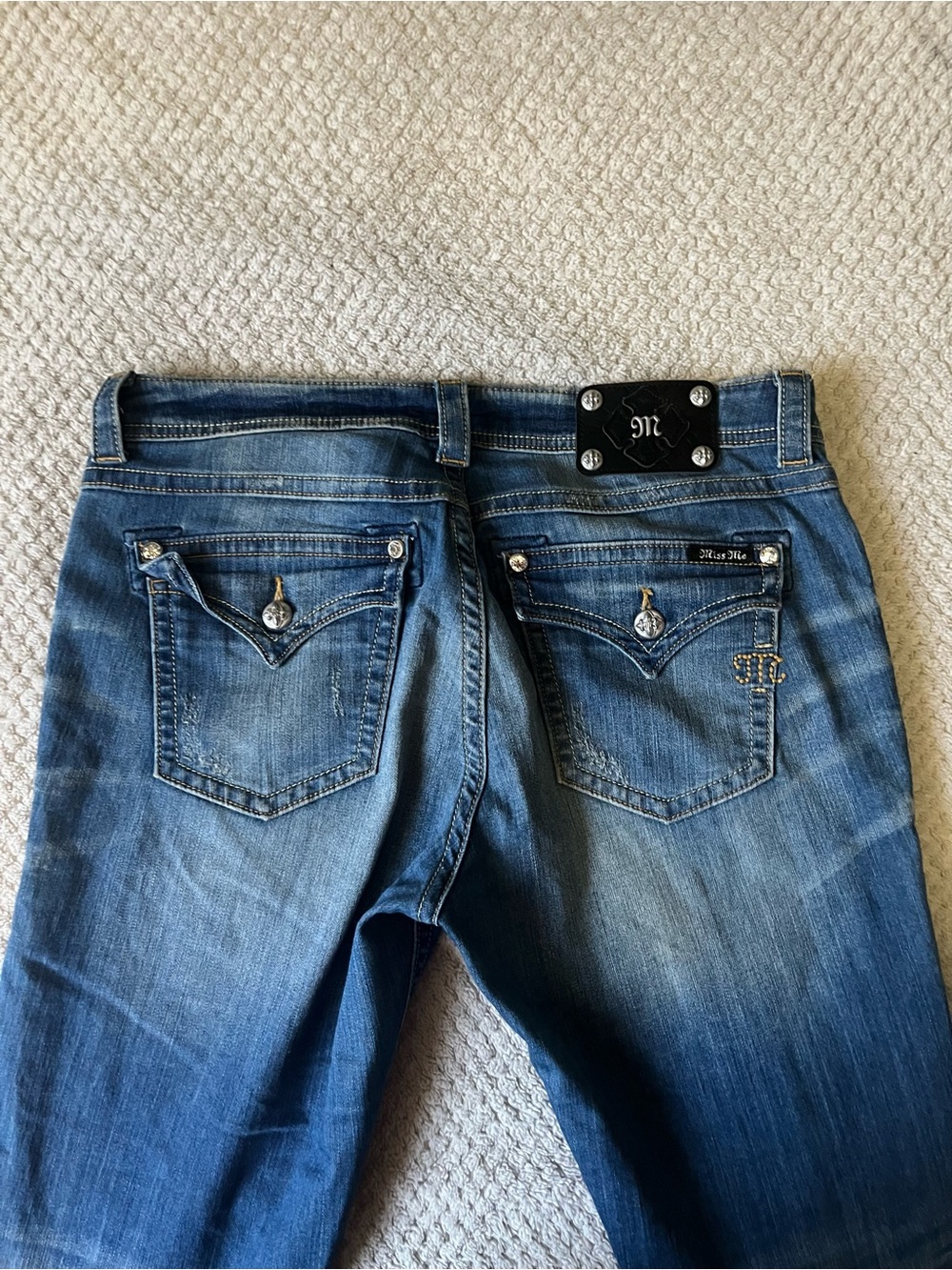 Miss Me vtg y2k Women's Straight Leg Faded Blue Jeans with studded pockets - Picture 10 of 16